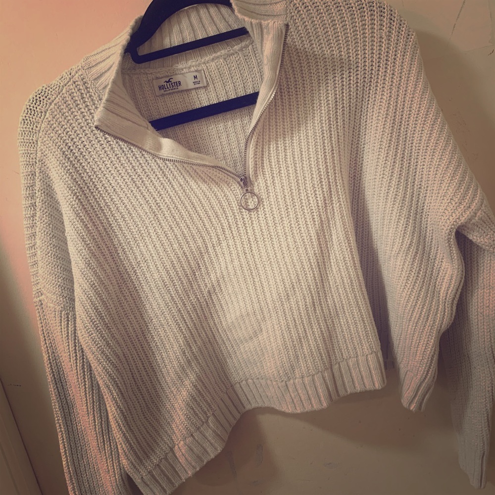 Hollis yet crop top sweater